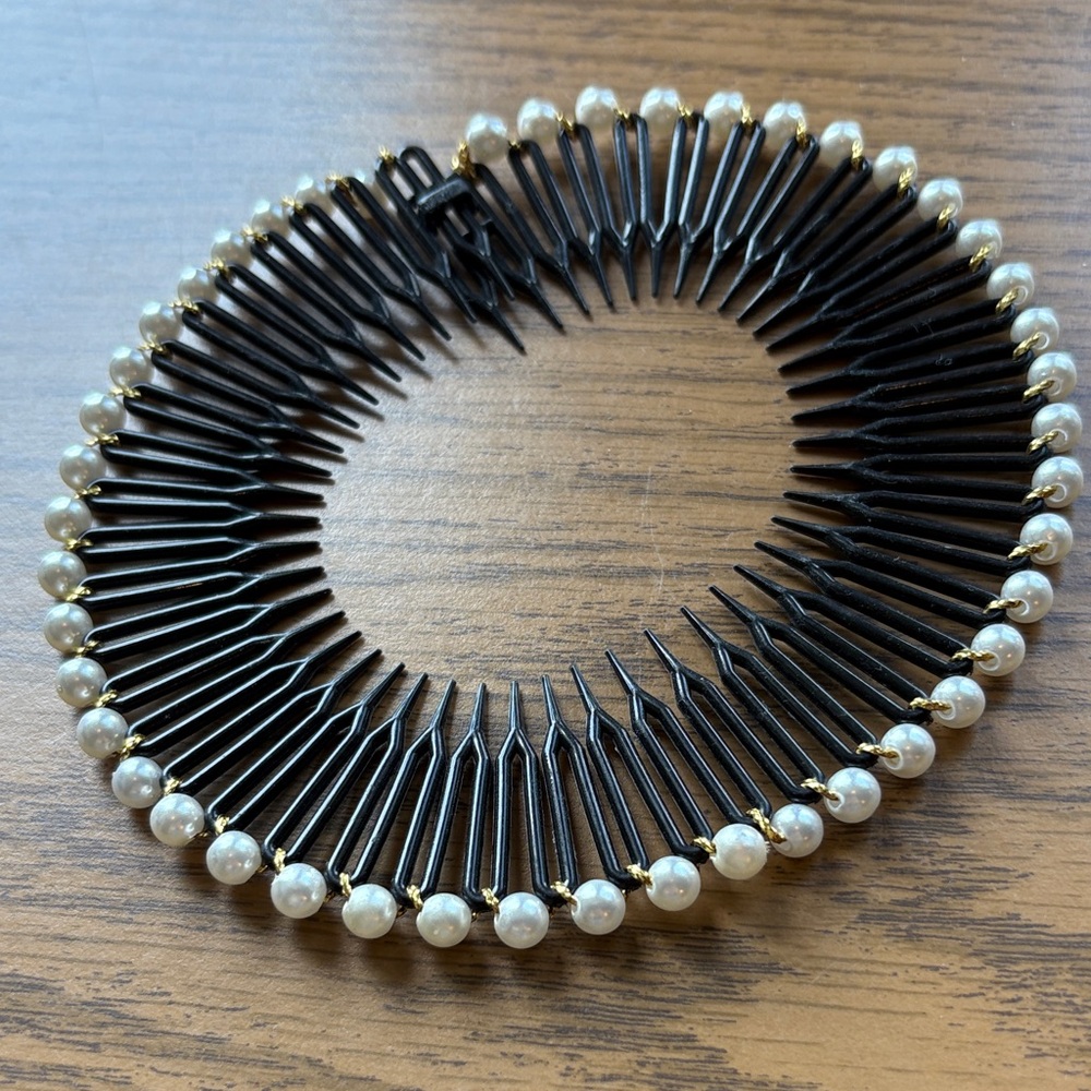 Elegant Black and Cream Hair Comb